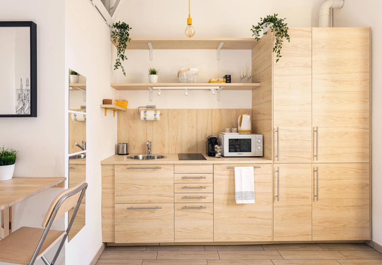 A Yellow Touch - Modern Studio In Isola Milano Eksteriør billede