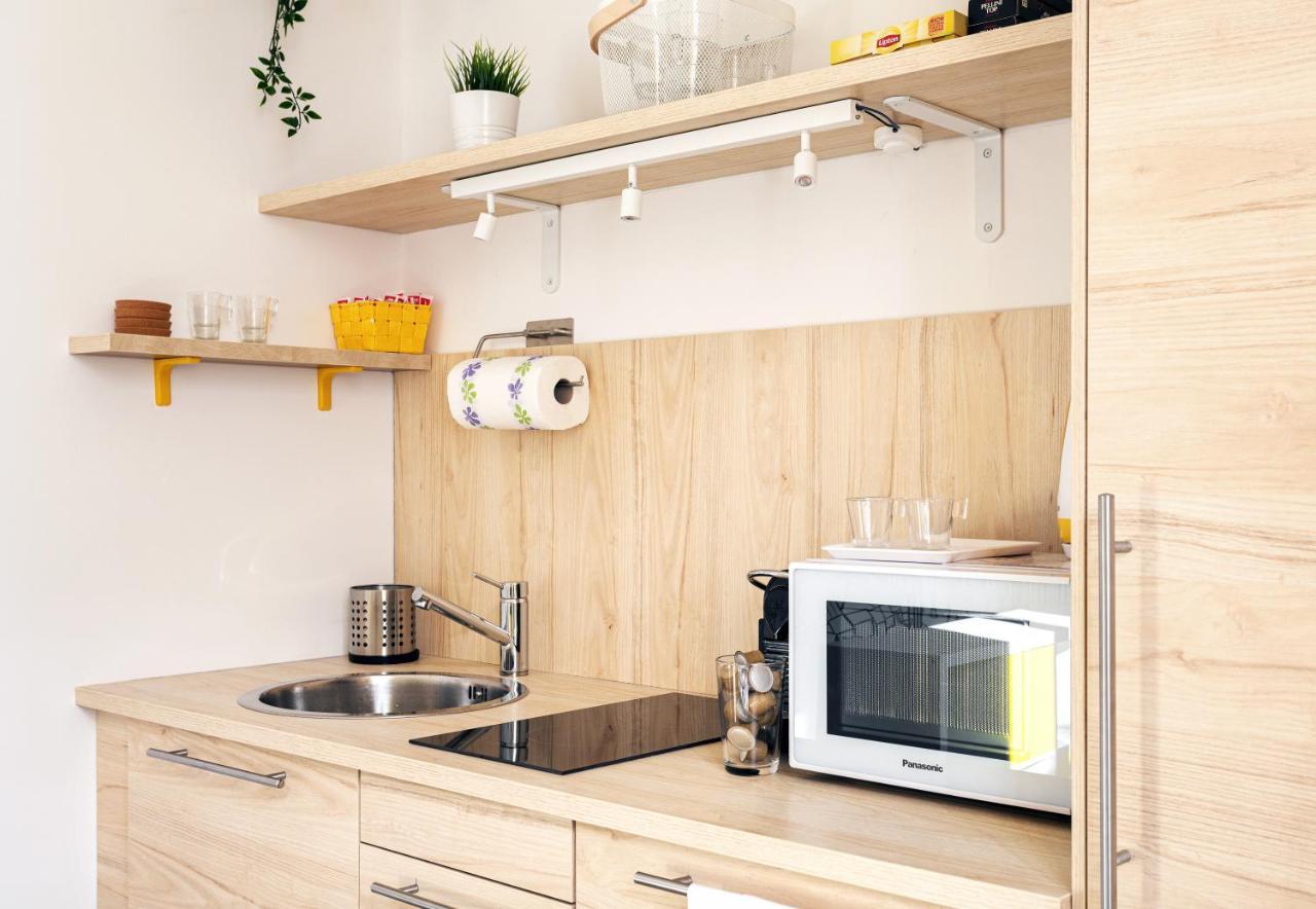 A Yellow Touch - Modern Studio In Isola Milano Eksteriør billede