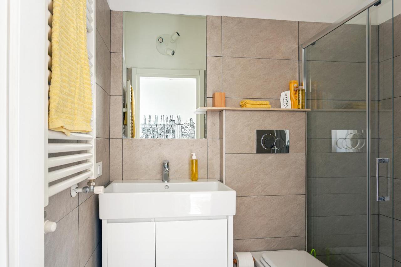 A Yellow Touch - Modern Studio In Isola Milano Eksteriør billede